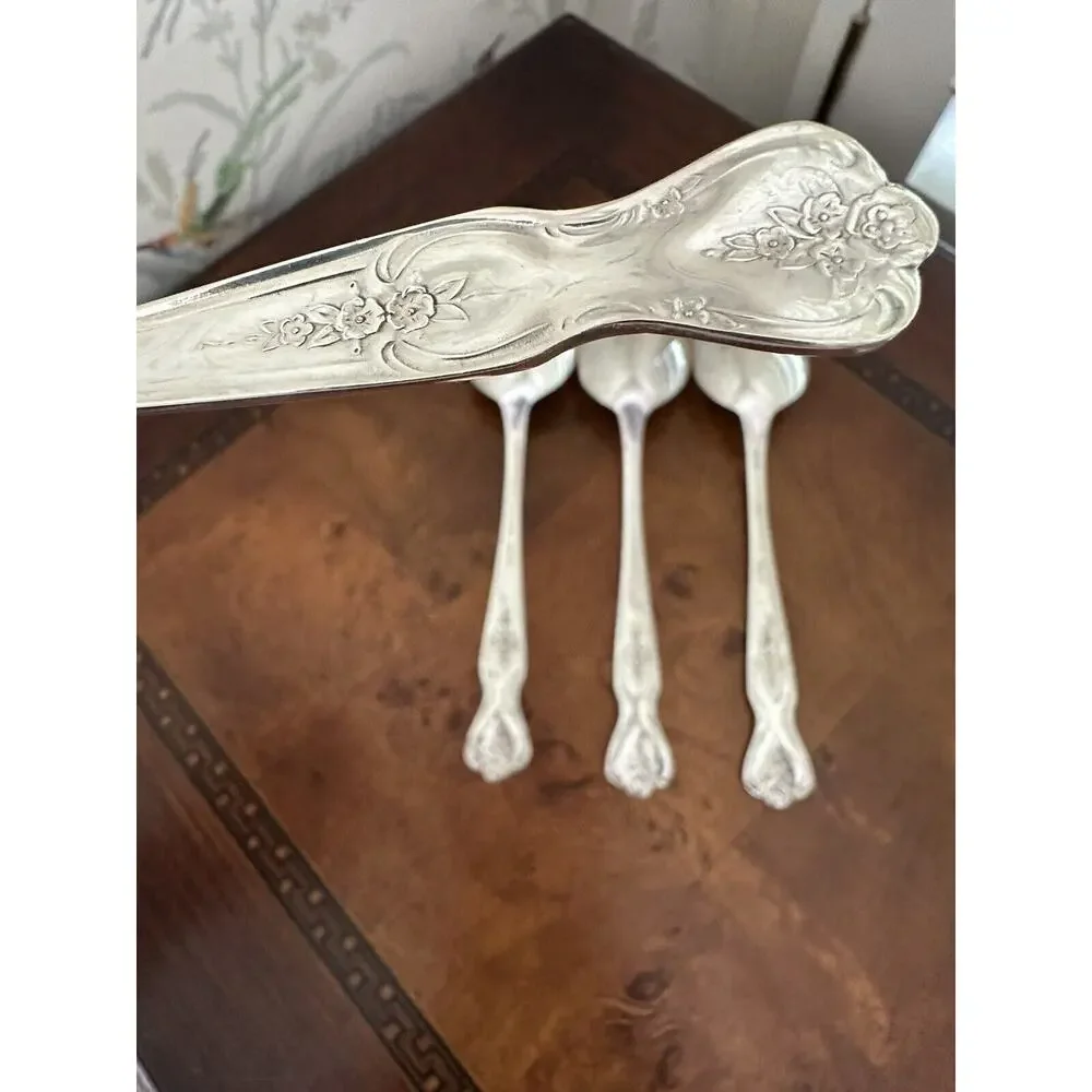 WM Rogers Extra Plate Inspiration Magnolia Silverplate Set of 4 Dinner Spoons